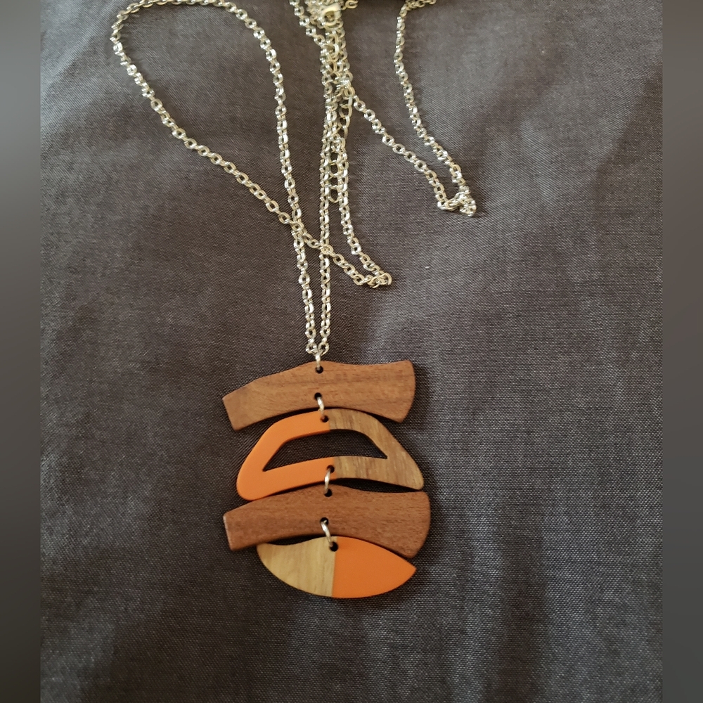 💢5/$10💢Orange and Brown Pendant Necklace